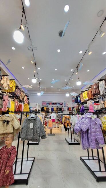 Hazır biznes: Geyim magaza vitrinləri ideal vəziyətdə satılır. Vitrin mebeleri — 2