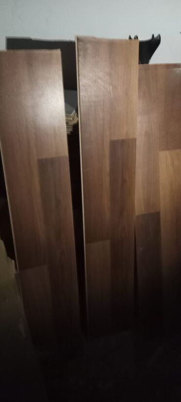 Искусственный газон: Məhsul: Taxta dekorlu laminat döşəmə panelləri - Rəng/naxış: isti