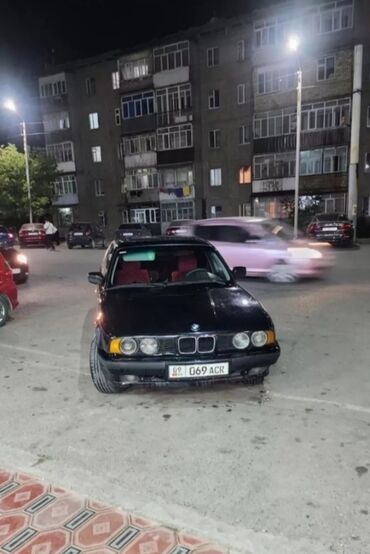 2 gz: BMW 520: 1989 г., 2 л, Механика, Бензин, Седан