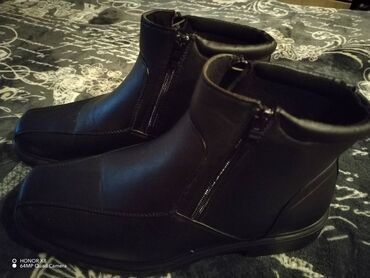 zimske muške čizme: Na prodaju muske poluduboke cipele.Izuzetno ocuvane(malo