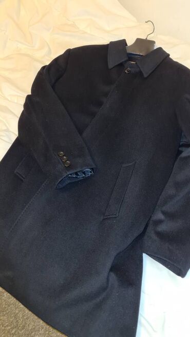 novi pazar kaputi: Muski lep kaput crne boje.
Za visinu oko 185cm .
NOV