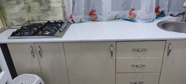 Uzunmüddətli kirayə mənzillər: Kirayə üçün 2otaqlı mənzil. Təsvir: - Daxili plan: zal, ayrıca yataq — 10