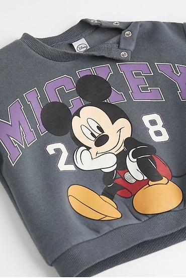 детские комплекты с mickey mouse: Комплект из свитшота и джоггеров H&M 🇺🇸темно-серого цвета — 2