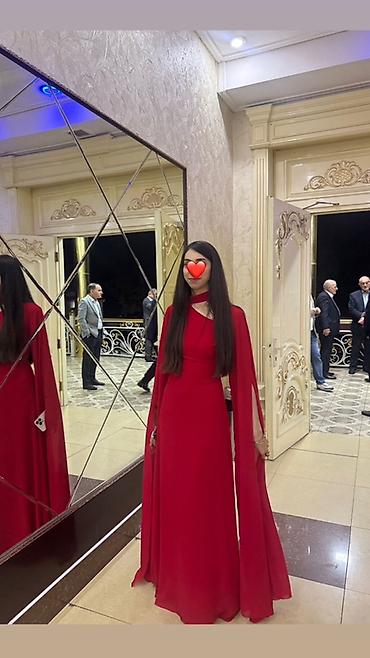 kapişon: Qırmızı gecə/libas – zərif şifon, uzun model - Rəng: dərin qırmızı - — 1