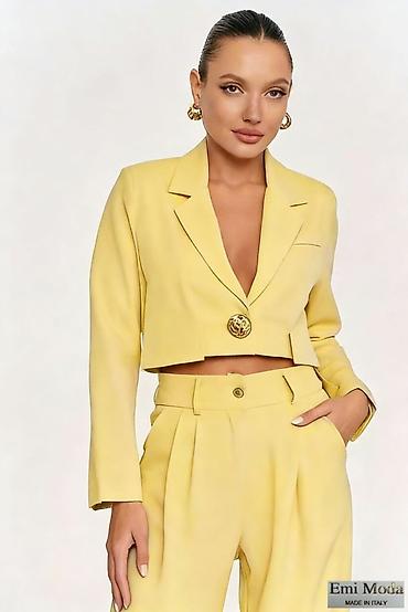 Kompleti: 💫Ženski komplet – kratki sako i široke pantalone
2500 din — 5