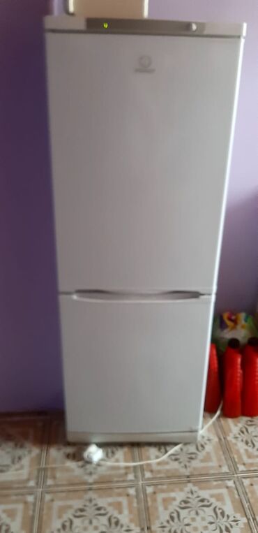 Б/у 2 двери Indesit Холодильник Продажа, цвет - Белый