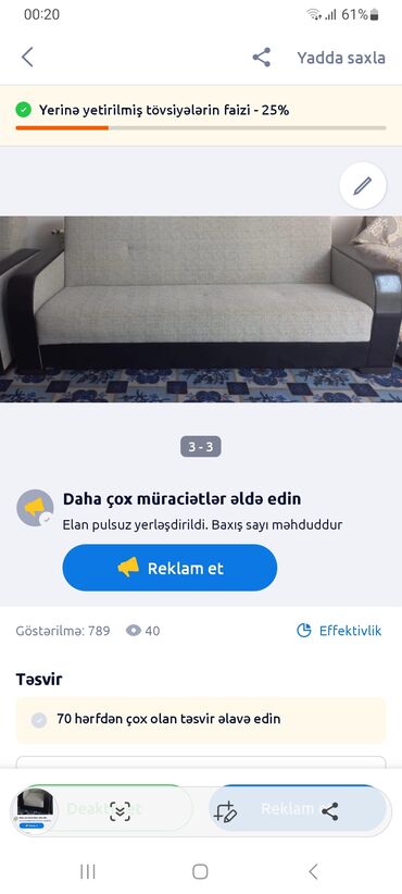 Boz rəngdə parçadan hazırlanmış oturacaqları və qara dəri detalları