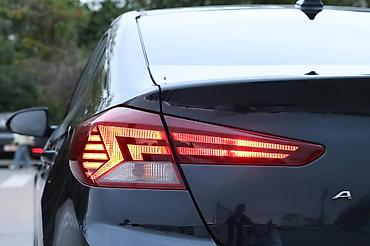 18 245 45: Hyundai Elantra: 1.6 l | 2019 il Sedan — 4