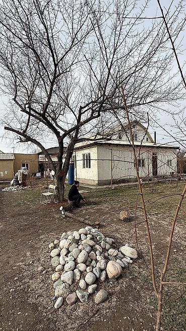 Продажа коттеджей и домов: 🏡 Продаётся дом в районе Ак-Босого ж/м 📍 Улица Чуй Просторный жилой — 17