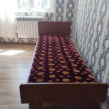 Tək nəfərlik taxta çarpayı - Ölçü: təxmini 90×190 sm (tək nəfərlik