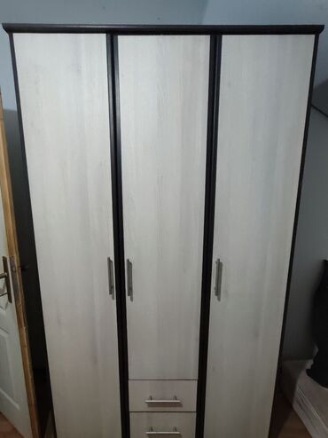 ikea navlake za fotelje: Ormar Dimenzije: Visina: 206 cm Sirina: 117 cm Dubina: 52 cm U