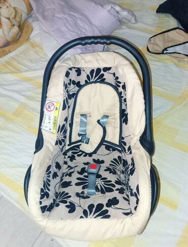 Autosedišta: Italijanska nosiljka/auto-sedište za bebe (0+). - Kombinovani model — 2