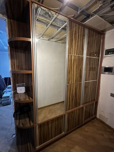 Komodlar: Kupe, 3 qapılı Düz dolab, Qarderob, paltar dolabı