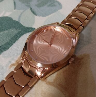 ysl sako: Classic watch, Avon, Female