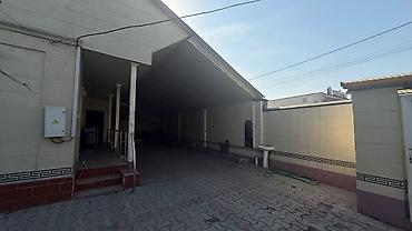 Дома: Продаётся просторный частный дом с закрытым двором и высоким забором — 2