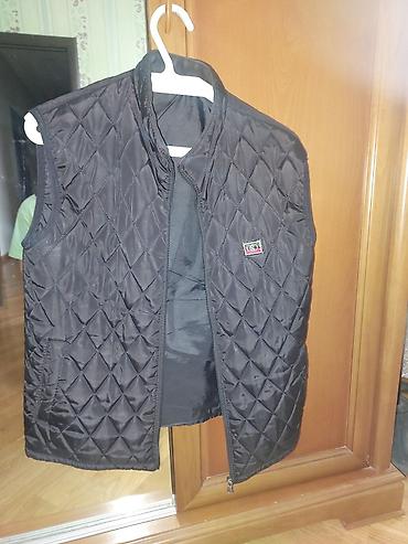 Qara rəngli kişilər üçün quilted (romb tikişli) jilet - Model
