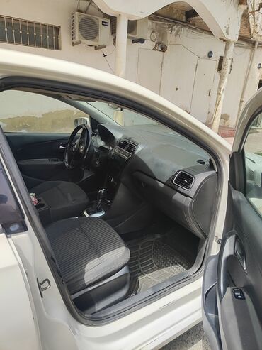 Volkswagen: Volkswagen Polo: 1.6 l | 2012 il Sedan