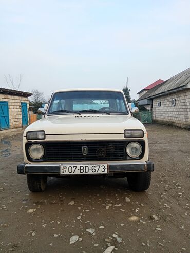 volkswagen 3 2: VAZ (LADA) 4x4 Niva: 1.6 l | 1978 il 252000 km Ofrouder/SUV