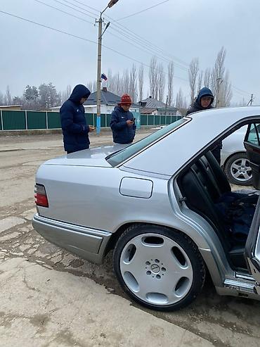 Mercedes-Benz: Mercedes-Benz W124: 1993 г., 3.2 л, Механика, Бензин, Седан — 11