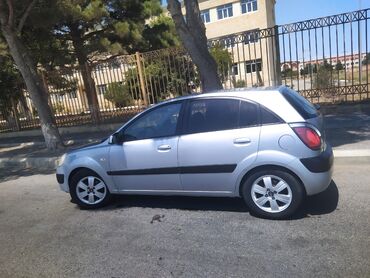 Kia: Kia Rio: 1.4 l | 2005 il Hetçbek