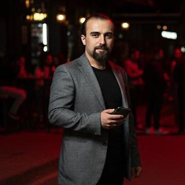 berber iş: Müğənniyəm canlı ifa edirəm.Ailəvi restorana daimi iş yeri — 1