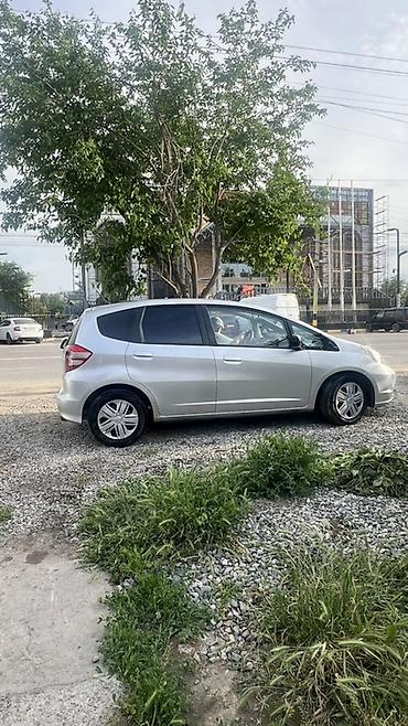 е34 дверь: Honda Fit: 2011 г., 1.5 л, Автомат, Бензин, Хэтчбэк — 3