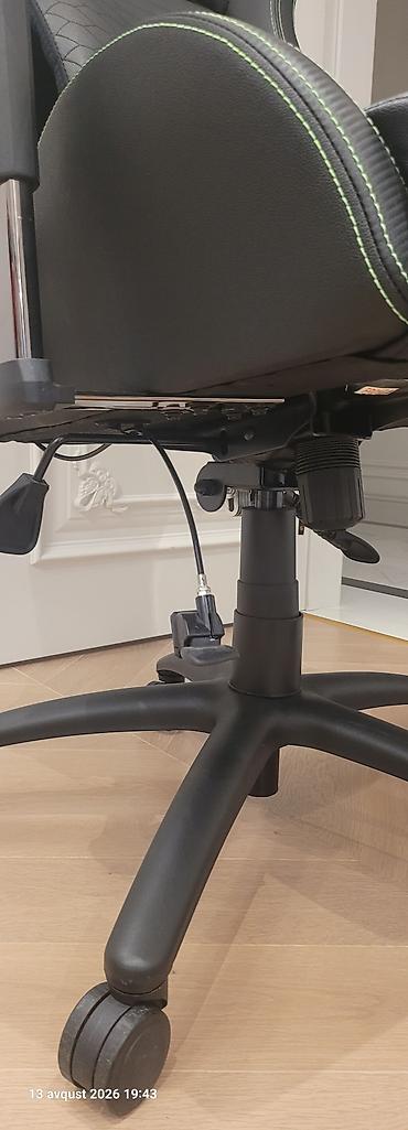 set mebel: Razer Iskur X oyun kreslosu - Brend və model: Razer Iskur X (arxa — 3