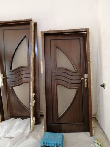 taxta qapi temiri: 4 ədəd oraq qapısı yaxşı vəziyyətdə biri 65 manat ünvan bayıl