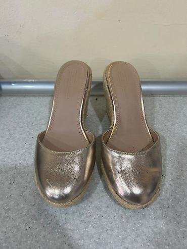 Qadın üçün platformalı terlik/sandalet - Model: Açıq burunlu slip-on