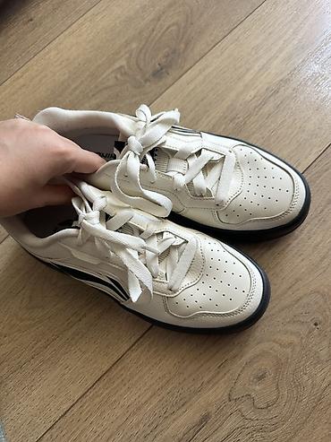 lining оригинал: Продаю уни Кроссовки Li-Ning, белые с чёрной подошвой и чёрными — 4