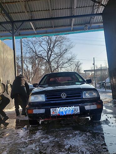 сурочно: Volkswagen Vento: 1992 г., 1.8 л, Механика, Бензин, Седан — 10