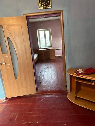 Продажа коттеджей и домов: Продаю дом сам кирпич удобства в доме требует ремонта на участке есть — 10