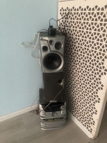 Qulaqcıqlar: Ev audio sistemi – mini hi-fi muzikal mərkəz və 2 yol akustik kolonka