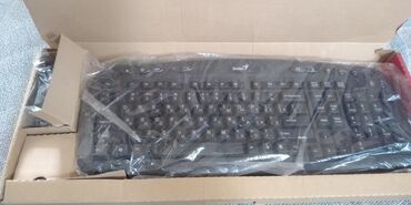 Клавиатуры: Продаю беспроводные клавиатура комплект и беспроводной мишка