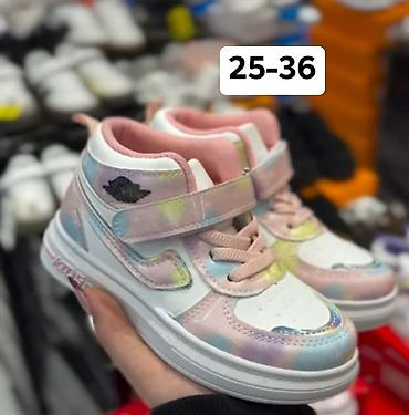 Patike: 02. Dečije patike – veličine: - 20–25 (model 1–3) - 21–25 (model 4) — 12