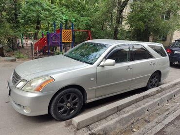 запчасти тоуота марк 2: Автомобиль Toyota Mark II Blit серебристого цвета, представленный в