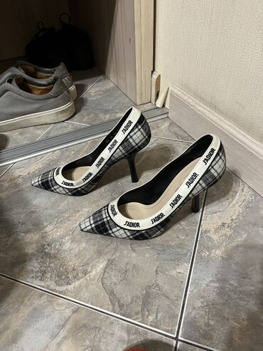 туфли для танцы: Туфли, 37, Dior, Колдонулган, Өзү алып кетүү
