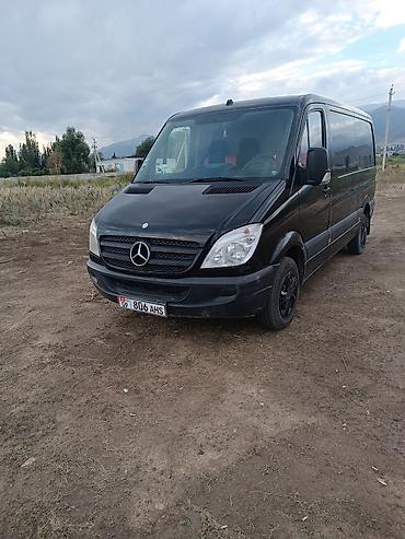 Аренда транспорта: Mercedes-Benz Sprinter (чёрный фургон) Описание: - Универсальный — 2
