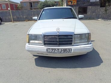 Mercedes-Benz: Mercedes-Benz E-Class: 2 l | 1989 il Sedan
