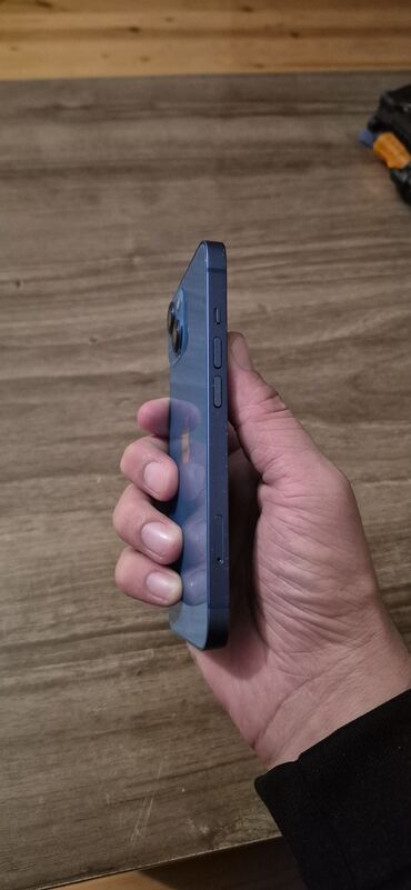 flaş: IPhone 13, Göy, Simsiz şarj