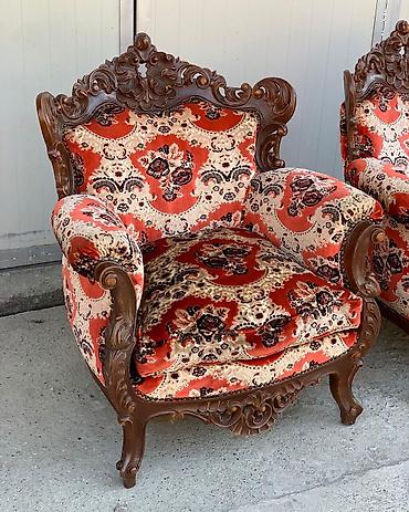 plasticna komoda: Fotelje i trosed
250€ komad fotelje
Trosed 450€
Komplet 799€ — 2
