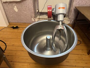 Xəmir yoğuran aparatlar: Salam.Xaricə köçdüyümə görə şəxsi biznesimi satıram.Xəngəl və yaxud — 9