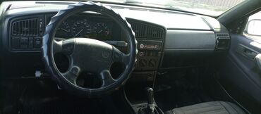 Volkswagen: Volkswagen Passat: 1993 г., 1.8 л, Механика, Бензин, Седан