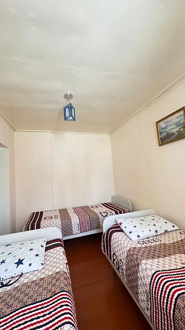 Продажа коттеджей и домов: 🏡✨ Продаётся уютный дом на берегу прекрасного Иссык-Куль ✨🏔️ 📍 Район — 18