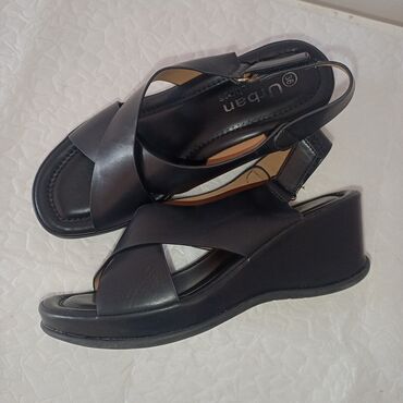monini kaisevi: Sandals, Aeros, 36