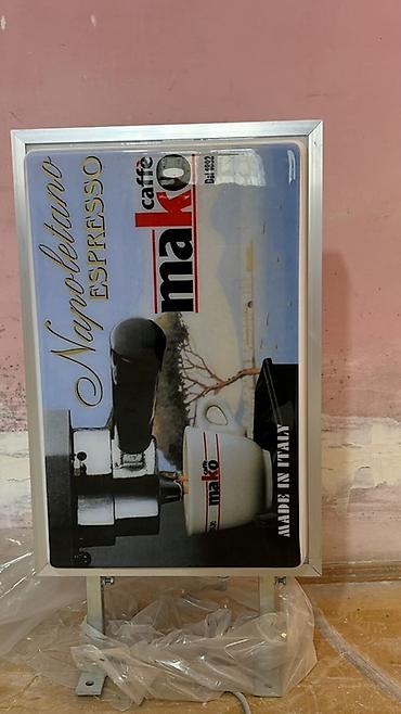 Рекламные щиты: Kafe və espresso mövzusunda işıqlı reklam lövhəsi. Lövhənin üzərində — 2
