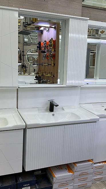 hamam dizaynlari: Hamam otağı üçün müasir mebel dəsti – lavabo altlığı və güzgülü dolab — 2