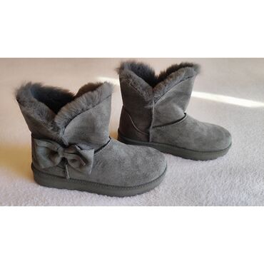 Ugg obuća: Ugg čizme, bоја - Siva, 39 na lalafo.rs — 1 Ugg obuća: Ugg čizme, bоја - Siva, 39 — 1