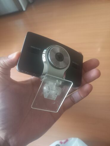 Мониторы: Bu videoqeydiyyatçı yolda baş verən hadisələri qeyd etmək üçün nəzərdə