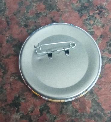 Значки, ордена и медали: Продаю значки 2 фигурные пластиковые, остальные круглые — 10